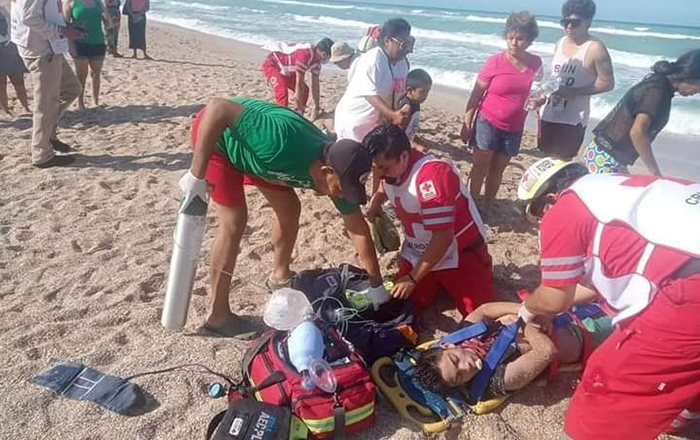 Casi pierden la vida al bañarse en playa Miramar 1 346143814 917896292763643 5874534272227668388 n