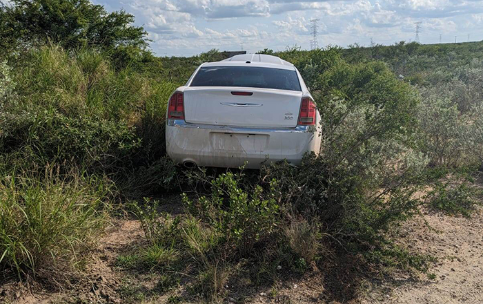Abandonan dos vehículos en brechas 3 350385283 285076370529756 4538617011400425286 n