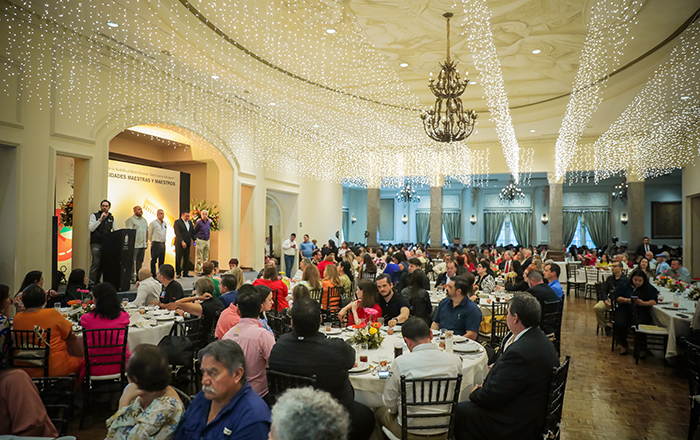 Galardona Santiago a 4 maestros con medalla ‘Profesora Julia Garza Almaguer’ 1 8M8A0020