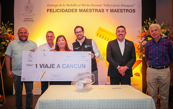 Galardona Santiago a 4 maestros con medalla ‘Profesora Julia Garza Almaguer’ 2 8M8A0124