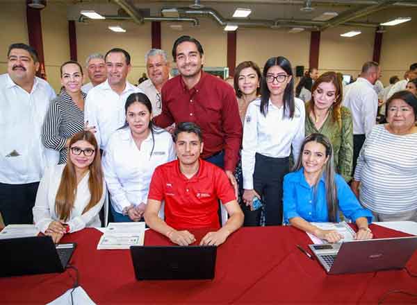 El motor del desarrollo es la educación: Carlos Peña Ortiz 1 ALCALDE 2 1
