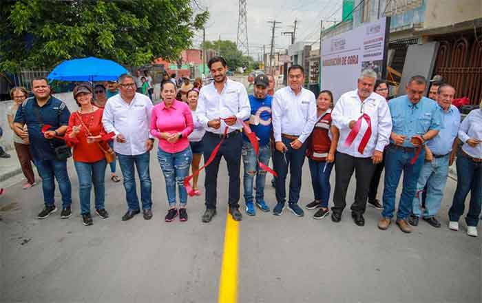 Inaugura Carlos Peña nueva pavimentación en colonia La Cañada 1 ALCALDE 2 6