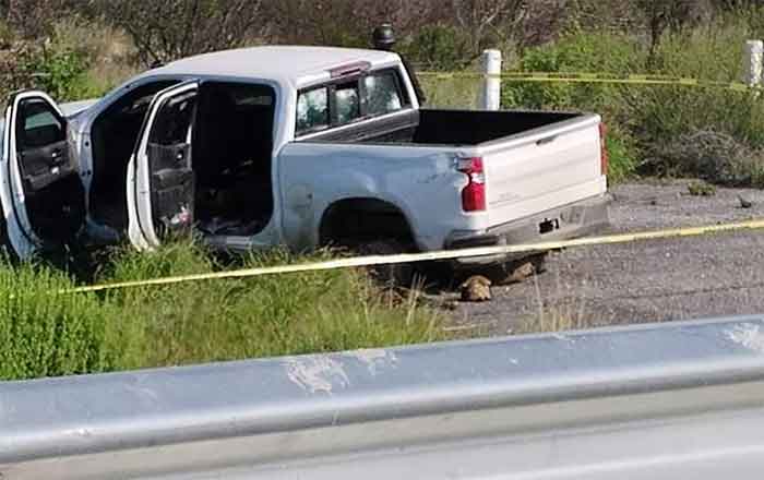Hay 10 delincuentes abatidos en autopista a Nuevo Laredo 1 CAMIONETA 1