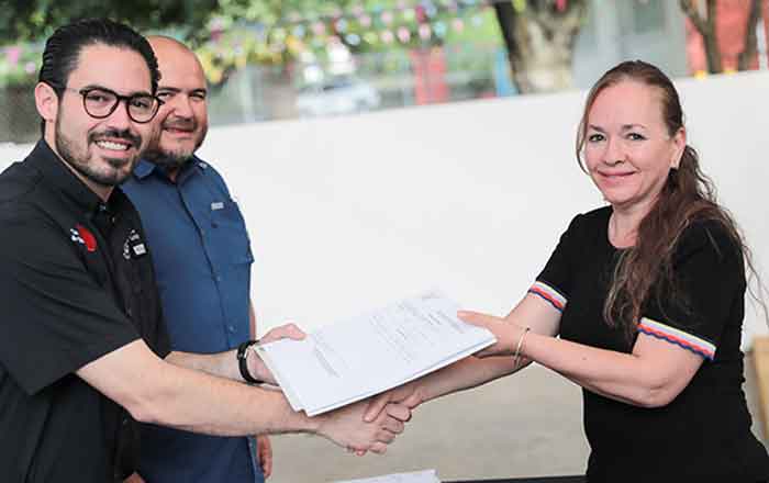 David de la Peña entrega más testamentos a santiaguenses 1 SANTIAGO 2 2
