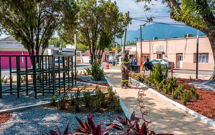 En Santiago, NL, hacen remodelación a plaza 5 de Mayo 2 Santiago
