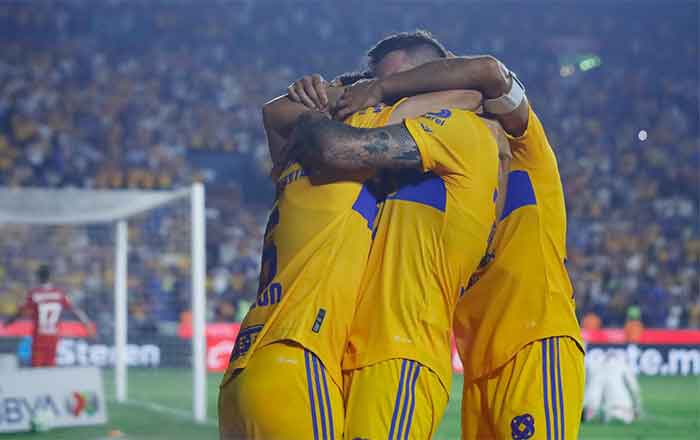 Futbol bonito; golea Tigres al Toluca 4-1 y se acercan a semis 4 TIGRES 2 1