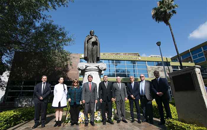 En Festival Alfonsino hacen guardia de honor al ‘Regiomontano Universal’ 1 UANL 3