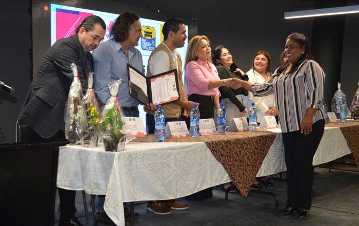 Taxi Rosa premia con auto a mujeres trabajadoras 2 dsf