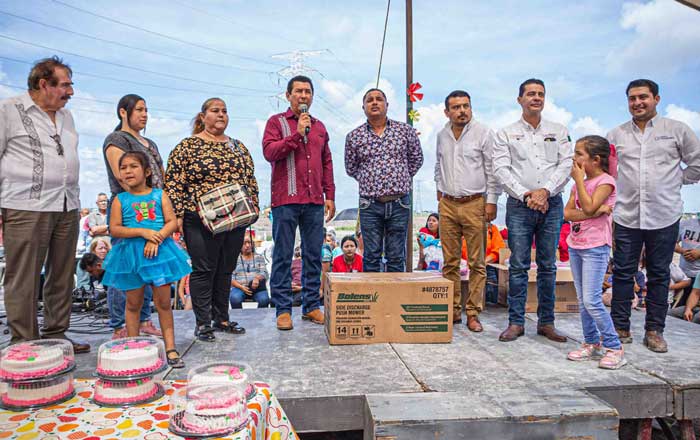Festeja Mario López a madres de familias en Matamoros 1 dsfs