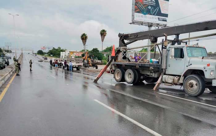 Encharcamientos y la caída de estructura metálica por tormenta 3 fddf