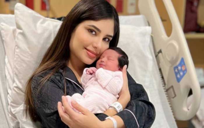 Alcaldesa responde a críticas por amamantar a su hija en Cabildo 1 geraldine
