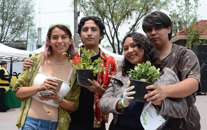 Apodaca realiza primera feria ambiental y firma convenio 3 0 11