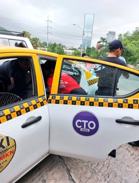 Mujer da a luz en taxi de San Pedro 3 345423880 106313785825720 5602710257034482823 n