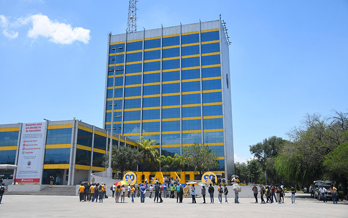 Llevan Copa de Tigres a la UANL 1 352421874 149339648141894 5803387609720155410 n