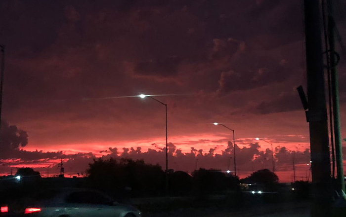 Cielo reynosense se ‘pinta’ de rojo previo a lluvias matutinas 1 352512600 221978980630797 6646342011714001074 n