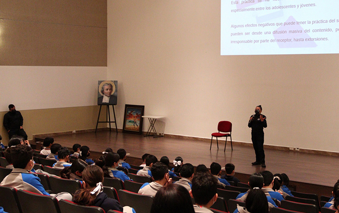 Orientan a estudiantes ante delitos cibernéticos 1 352842389 216340077911585 3532830772905076751 n