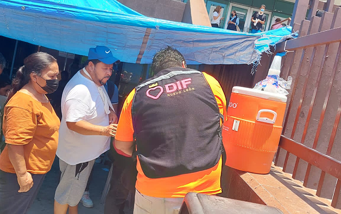 Continúan con operativo de hidratación en calles de Monterrey 4 353163670 120136911112289 600219063491930986 n