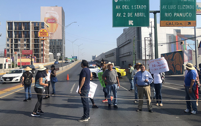 Se hartan y bloquean Garza Sada por falta de luz 1 353286289 6708140925864058 3058514418878717599 n