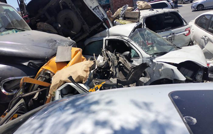 Camión Cervecero se queda sin frenos e impacta 11 autos 1 353696994 596126482643909 8451905346845867608 n