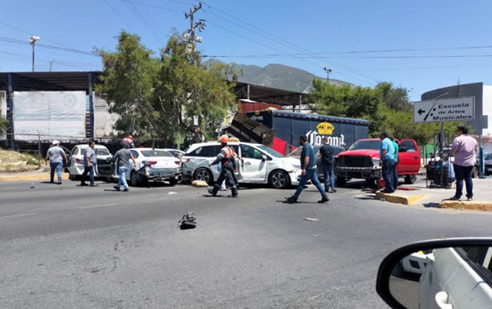 Camión Cervecero se queda sin frenos e impacta 11 autos 2 353706513 220495230880869 2259769719957449692 n