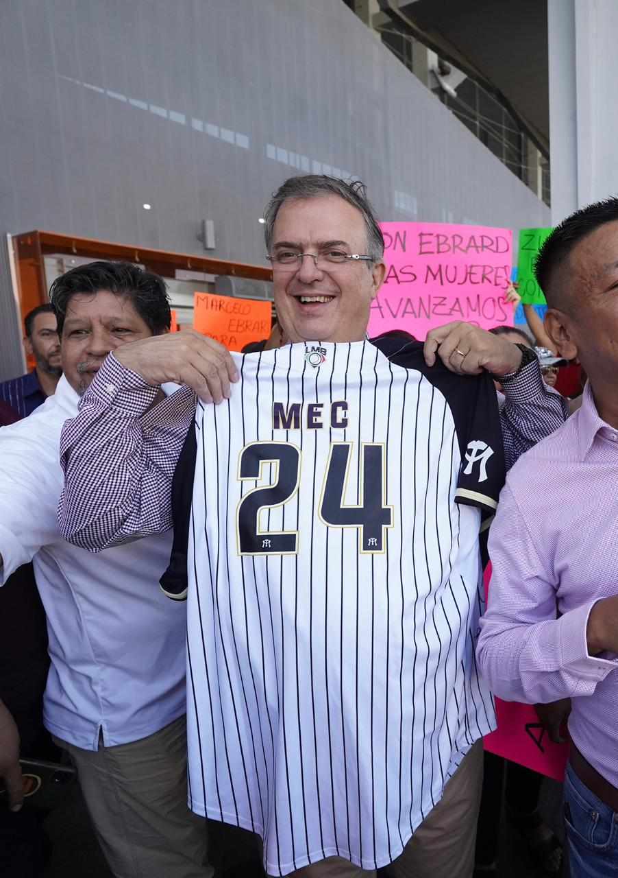 Reciben a Ebrard con música norteña y se avienta un palomazo 3 355816298 232078943015382 6861577547856787777 n