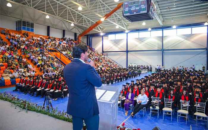 Atestigua Carlos Peña graduación del CETIS 71 1 ALCALDE 2 12
