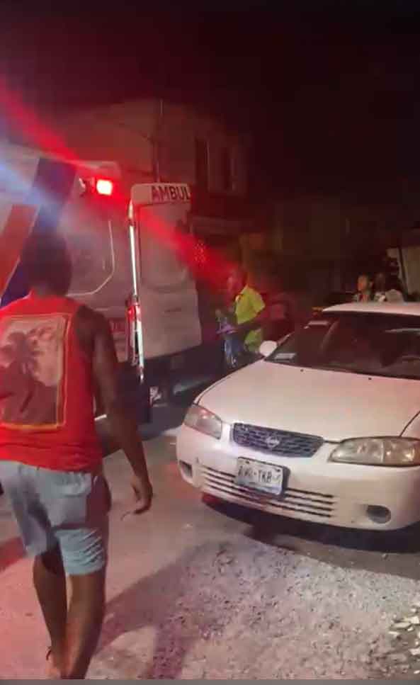 Llevan de emergencia a haitiana embarazada a Hospital General 1 AMBULANCIA 2