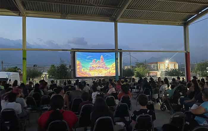 Tatiana convive con niños de García como Megara de 'Hércules' 1 CINEMA