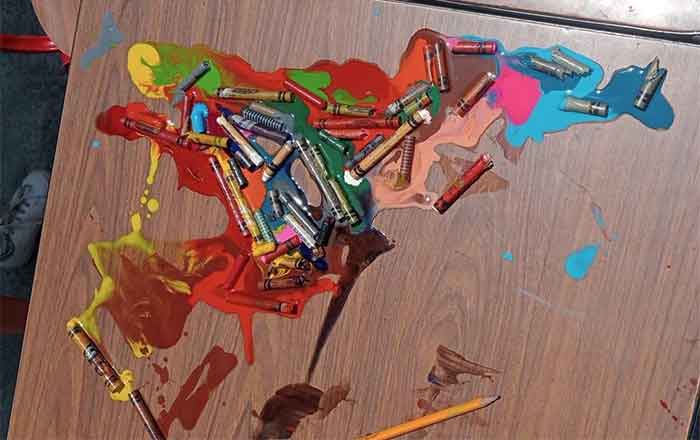 CRAYONES