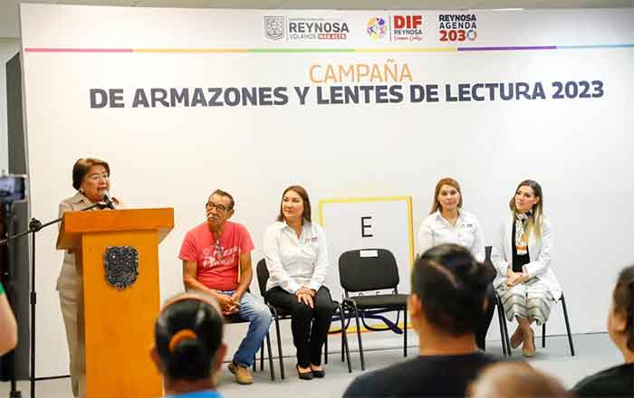 Carlos Peña impulsa campaña permanente de lentes gratuitos 1 LENTES 2