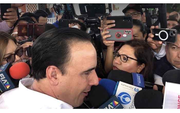 ¡Dejen votar por favor! 1 MANOLO JIMENEZ 2