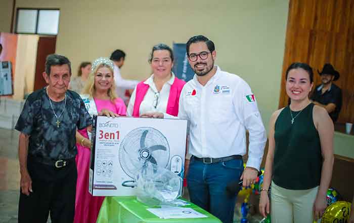 Festejan en Santiago a papás adultos mayores 1 SANTIAGO 2 3