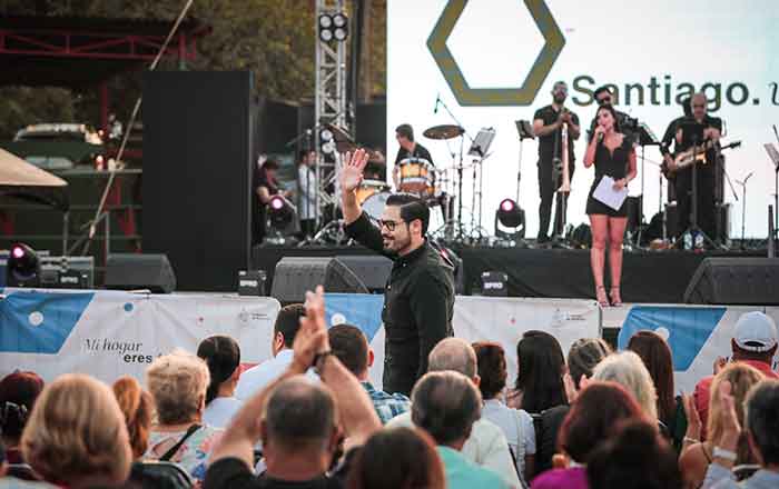 Disfrutan en Santiago megafestejo para mamás y papás 2 SANTIAGO 4