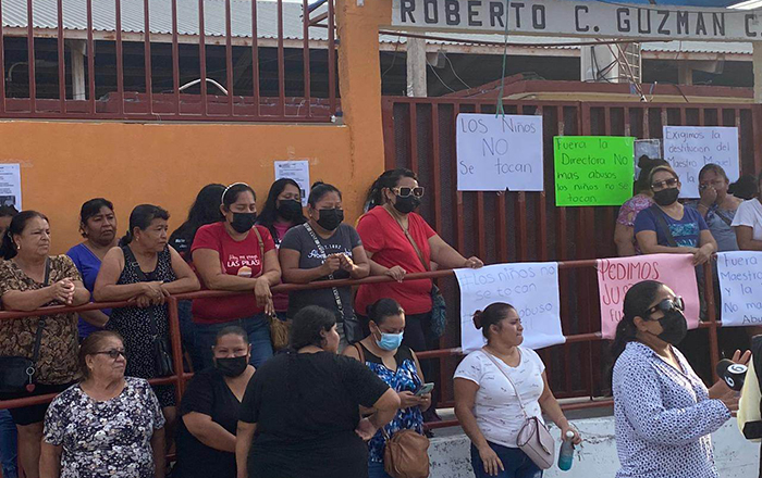 Denuncian padres a profesor impúdico en Reynosa y exigen su destitución 2 escuelas 1