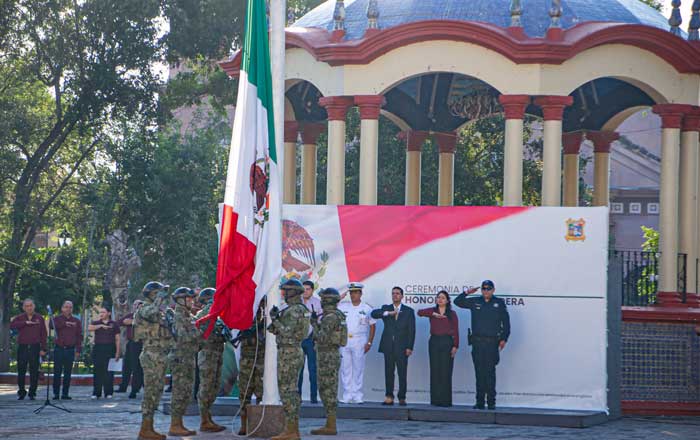 Participan empleados del Gobierno de Matamoros en ceremonia de honores 1 honores