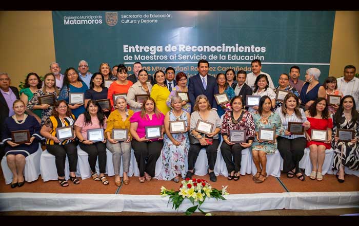 Reconoce Mario López a maestras y maestros con 30 y 40 años de servicio 2 maes