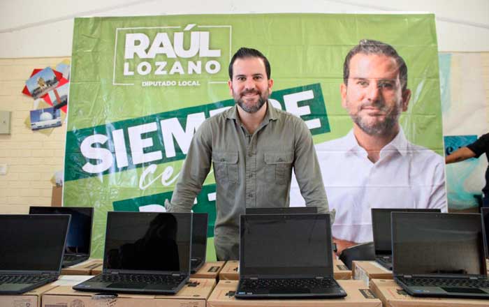 Lleva Raúl Lozano computadoras a escuelas de García 1 raul
