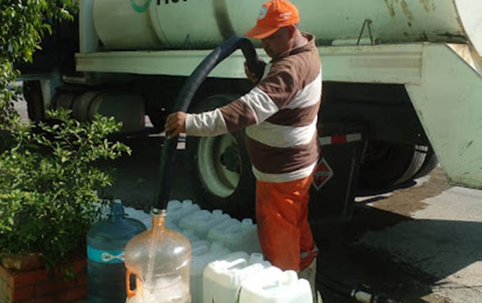 Apoya Monterrey a familias afectadas por cortes de agua 2 3 REPARTO DE AGUA