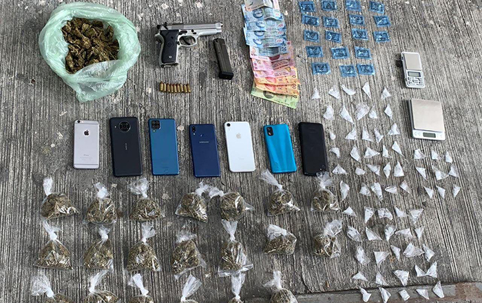 Detienen a cinco con drogas y armas 1 354482014 616859280424913 5162331665307493521 n