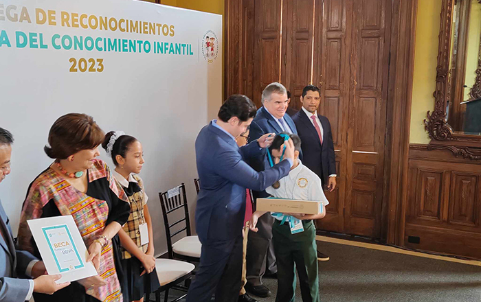 Niño genio pide aire acondicionado 1 358350740 3434820266834902 8825360947674996182 n