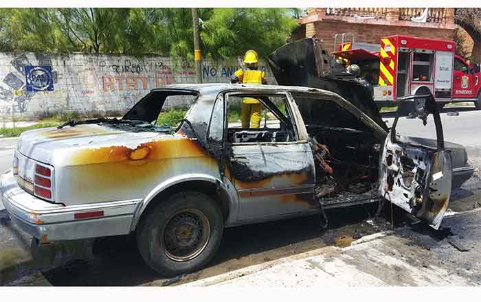 Fuego consume un auto en Reynosa 3 AUTO 2