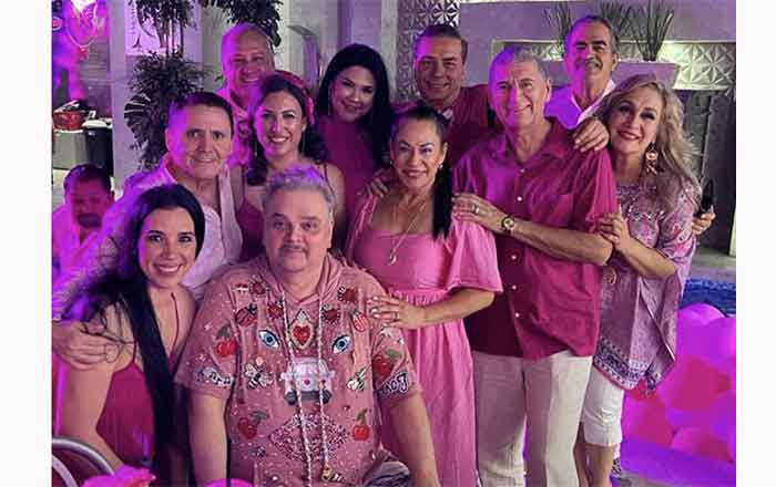 Festejan reynosenses al estilo Barbie 1 FOTO 9