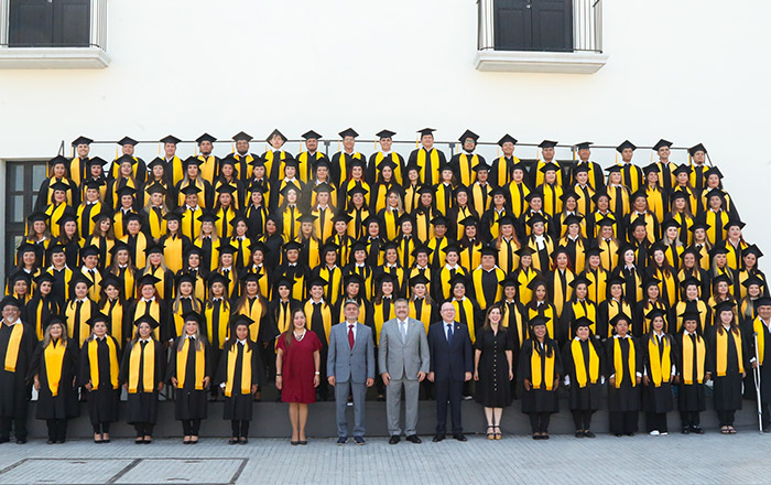 Terminan bachillerato mediante programa de inclusión social de UANL 2 Graduacion estudiantes del programa de inclusion social para los centros comunitarios y de apoyos especiales 1