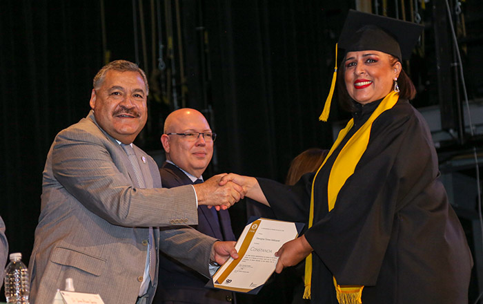 Graduación estudiantes del programa de inclusión social para los centros comunitarios y de apoyos especiales-12
