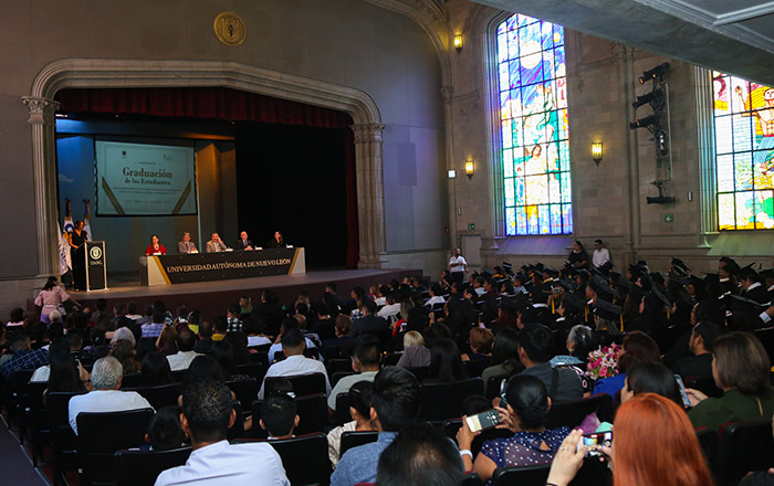 Terminan bachillerato mediante programa de inclusión social de UANL 1 Graduacion estudiantes del programa de inclusion social para los centros comunitarios y de apoyos especiales 3