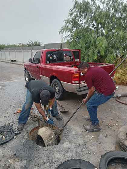 Sacan hasta llantas de alcantarillas de Reynosa 1 LLANTAS 2