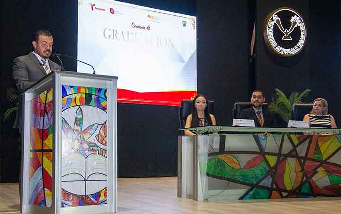 Apadrina rector de la UAT a egresados de nivel secundaria 1 UAT 2