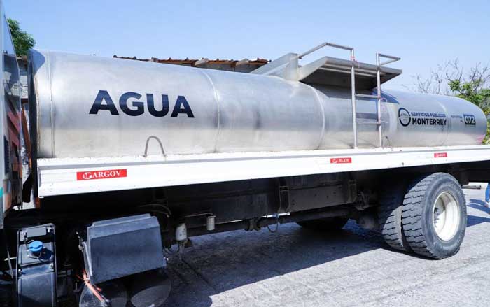 Reparte agua DIF Monterrey en comunidades más necesitadas 2 pipa 1