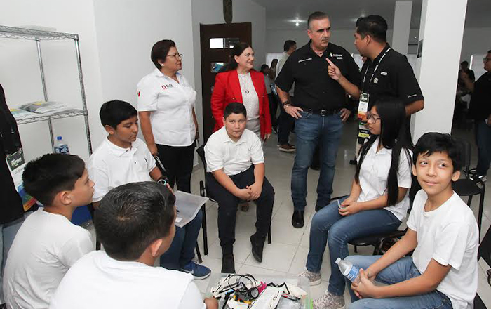 Inaugura Apodaca primer escuela municipal de robótica 3 0 1 5