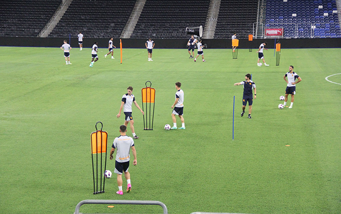 Real Sociedad entrena en el Gigante de Acero 2 364100724 699297748688952 5553364352171376910 n